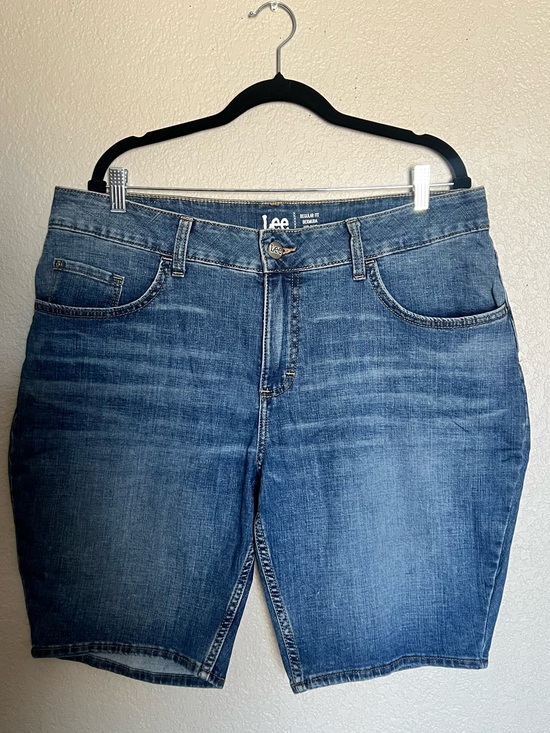 Lee Pants - Lee Regular Fit Bermuda Shorts 18W Medium Wash Mid Rise Denim Shorts Plus Size